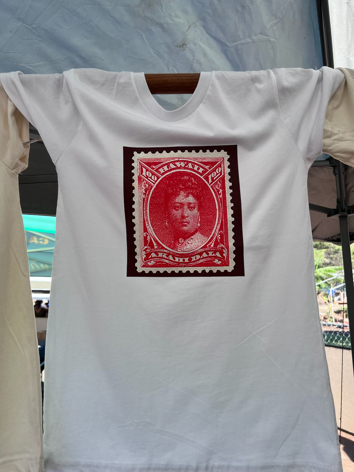 Queen Emma Stamp - Womenʻs Tee